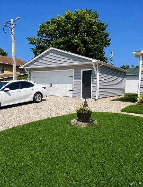 720 Chase ST, Hillsboro, IL 62049