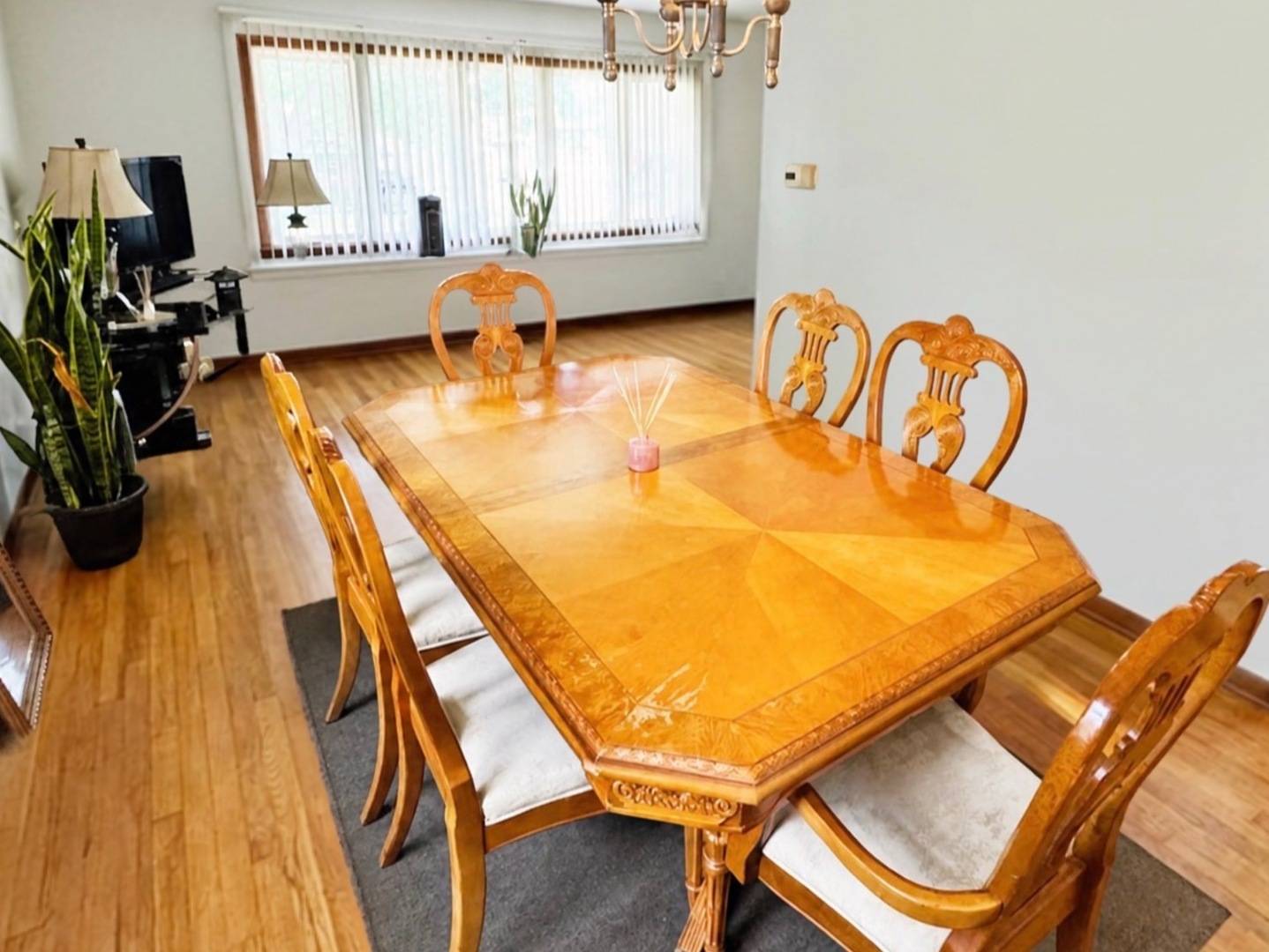 219 E 168th PL E, South Holland, IL 60473