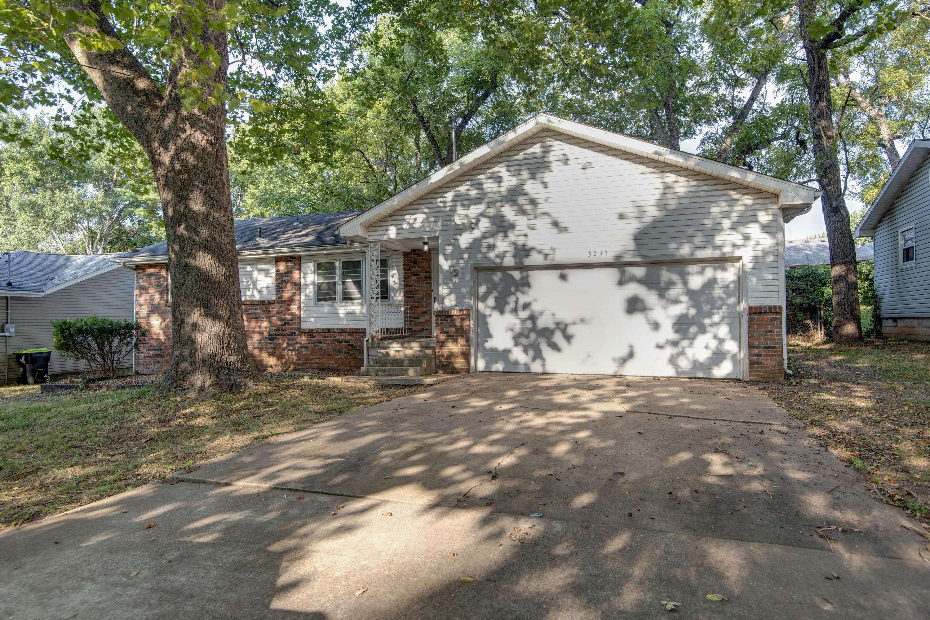 3237 S Ferguson AVE, Springfield, MO 65807
