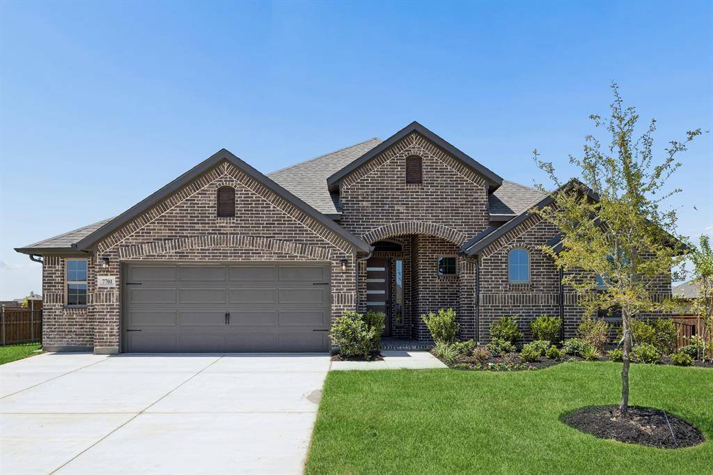 7701 Sheaves Trail, Joshua, TX 76058