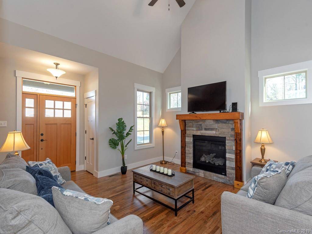 5 Broadmoor DR, Arden, NC 28704
