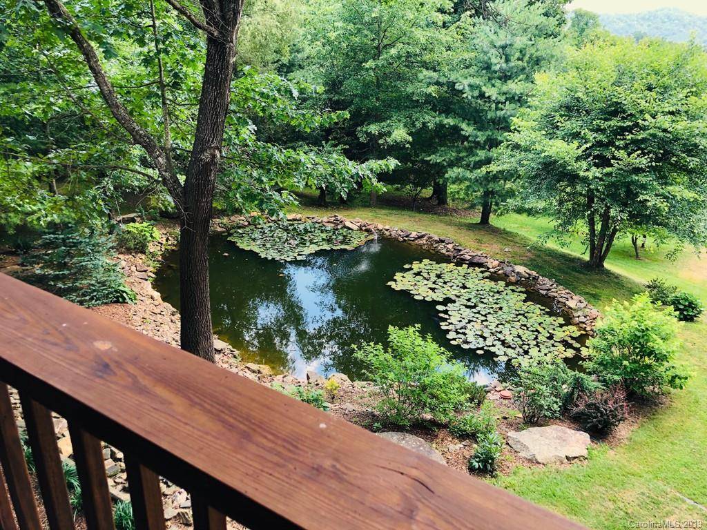 65 Hickory Nut Gap RD, Bakersville, NC 28705