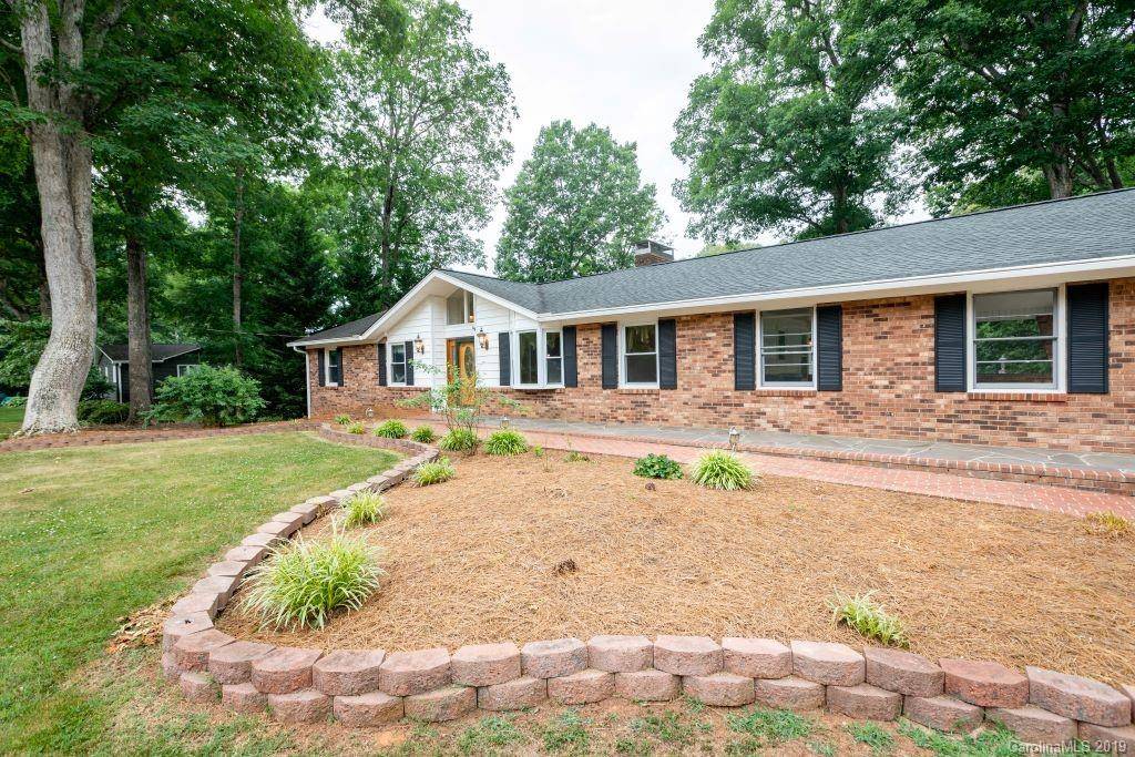 218 S Claybon DR, Advance, NC 27006