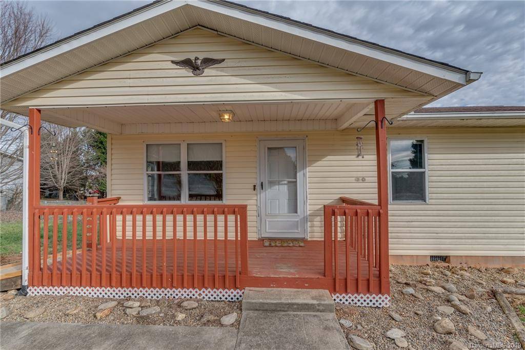 38 Pleasant CT, Flat Rock, NC 28731