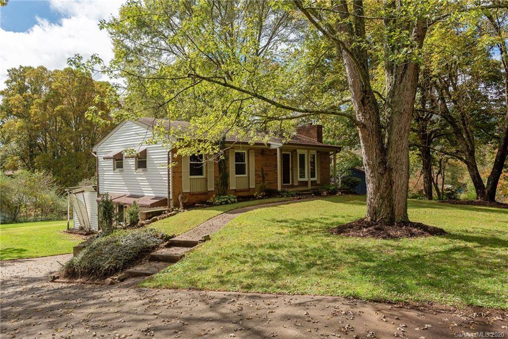 32 Clovernook DR, Arden, NC 28704