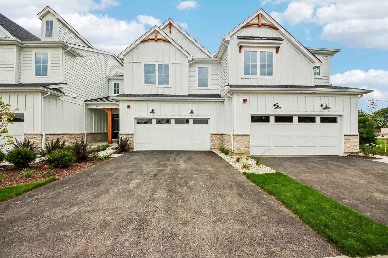 303 Avondale LN, Lincolnshire, IL 60069