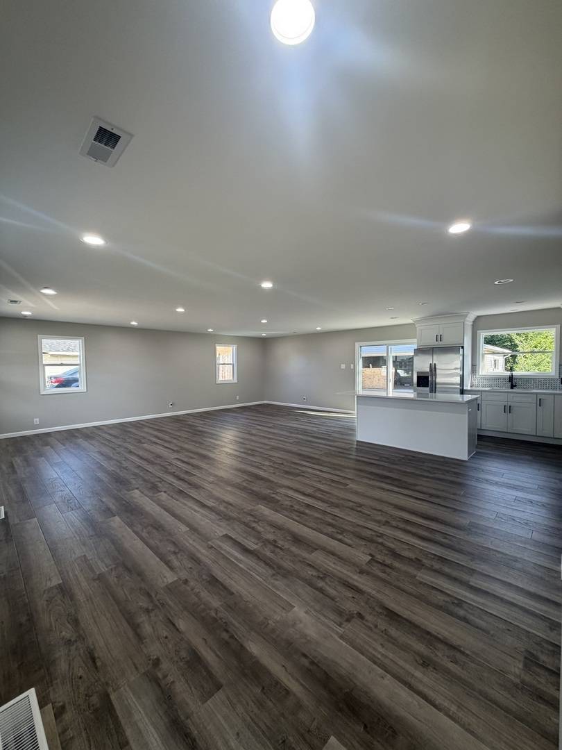 547 Redwood RD, Bolingbrook, IL 60440
