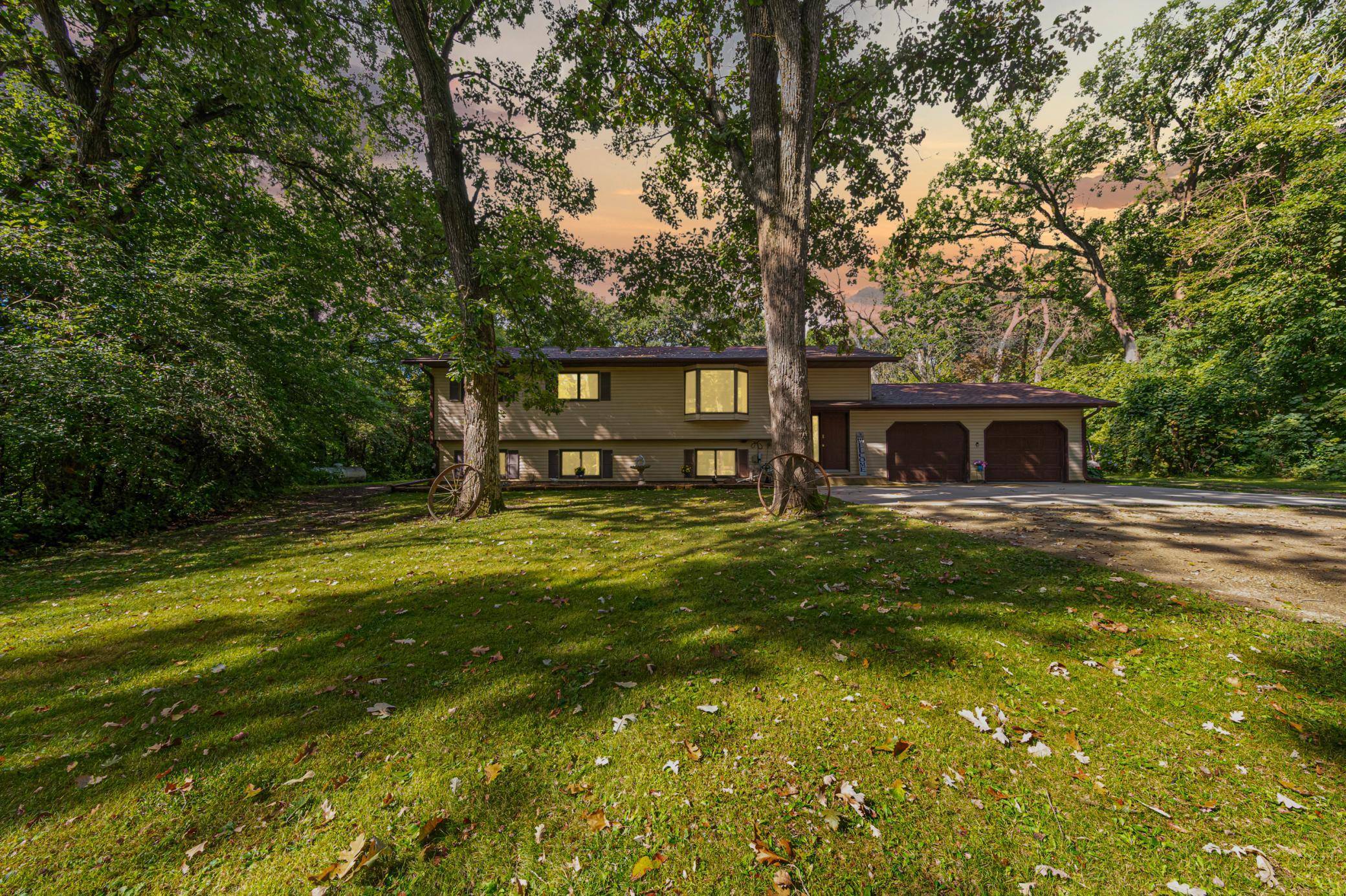 13850 Fox Lake TRL, Faribault, MN 55021