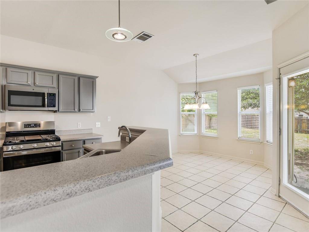 305 Dana DR, Hutto, TX 78634