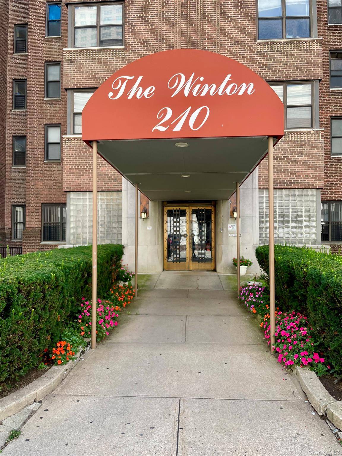 210 Martine AVE #5D, White Plains, NY 10601
