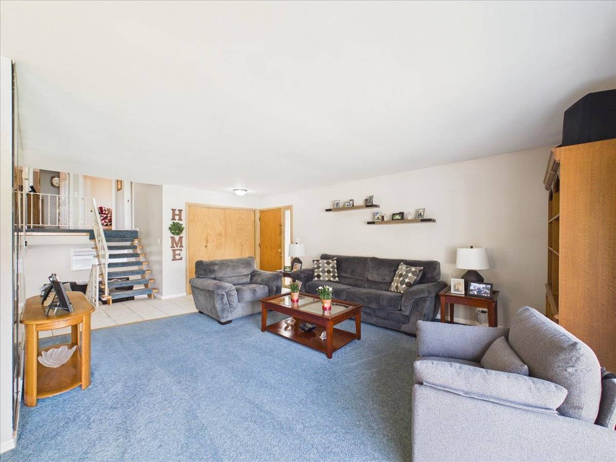 1511 Miami LN, Des Plaines, IL 60018