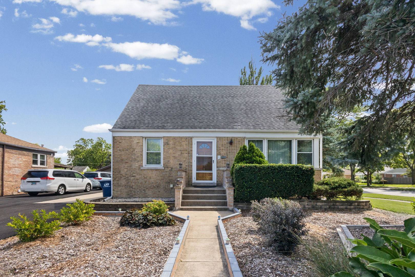 2011 E Touhy AVE, Des Plaines, IL 60018