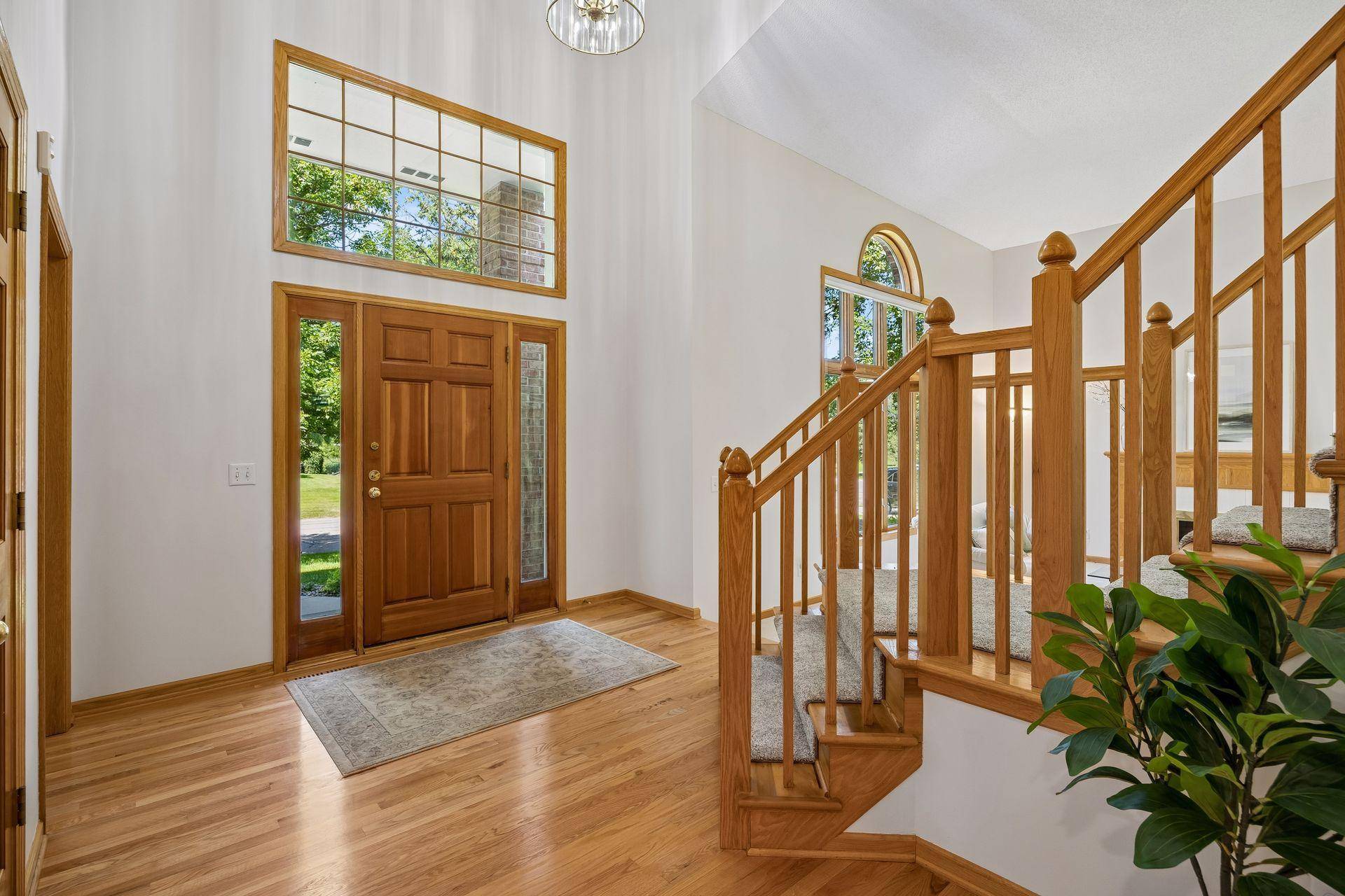 710 Olive LN N, Plymouth, MN 55447