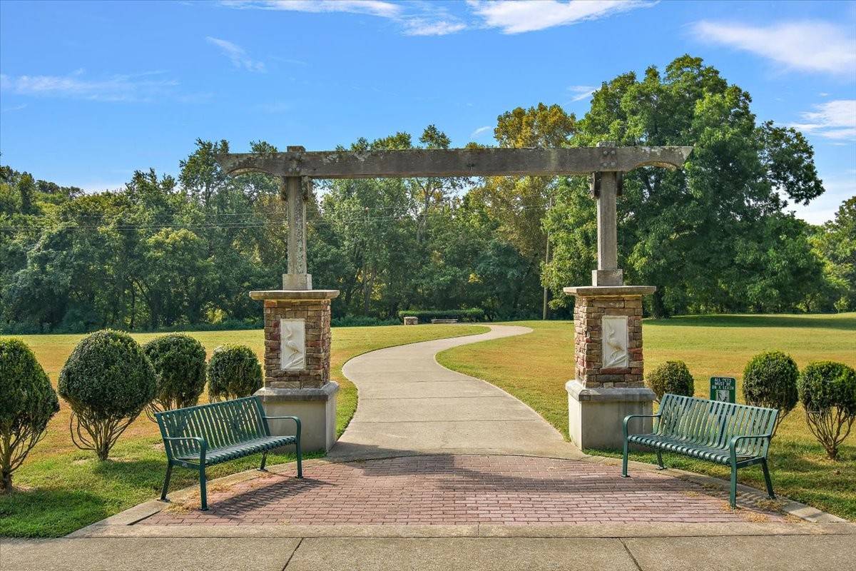 211 Riverside Dr, Columbia, TN 38401