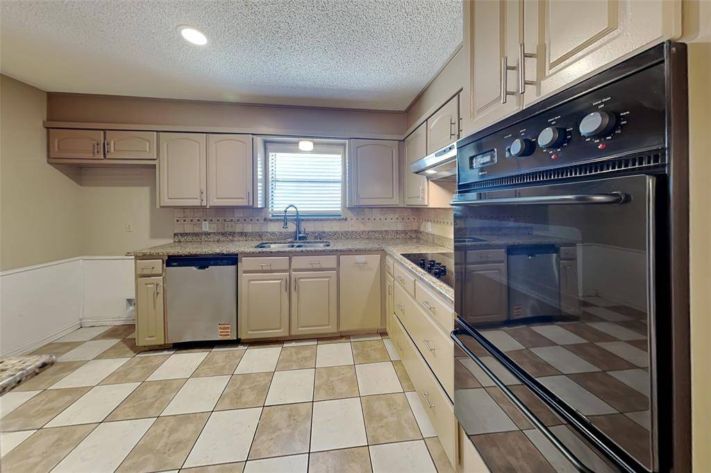 8 Lake Forest Drive, Trophy Club, TX 76262