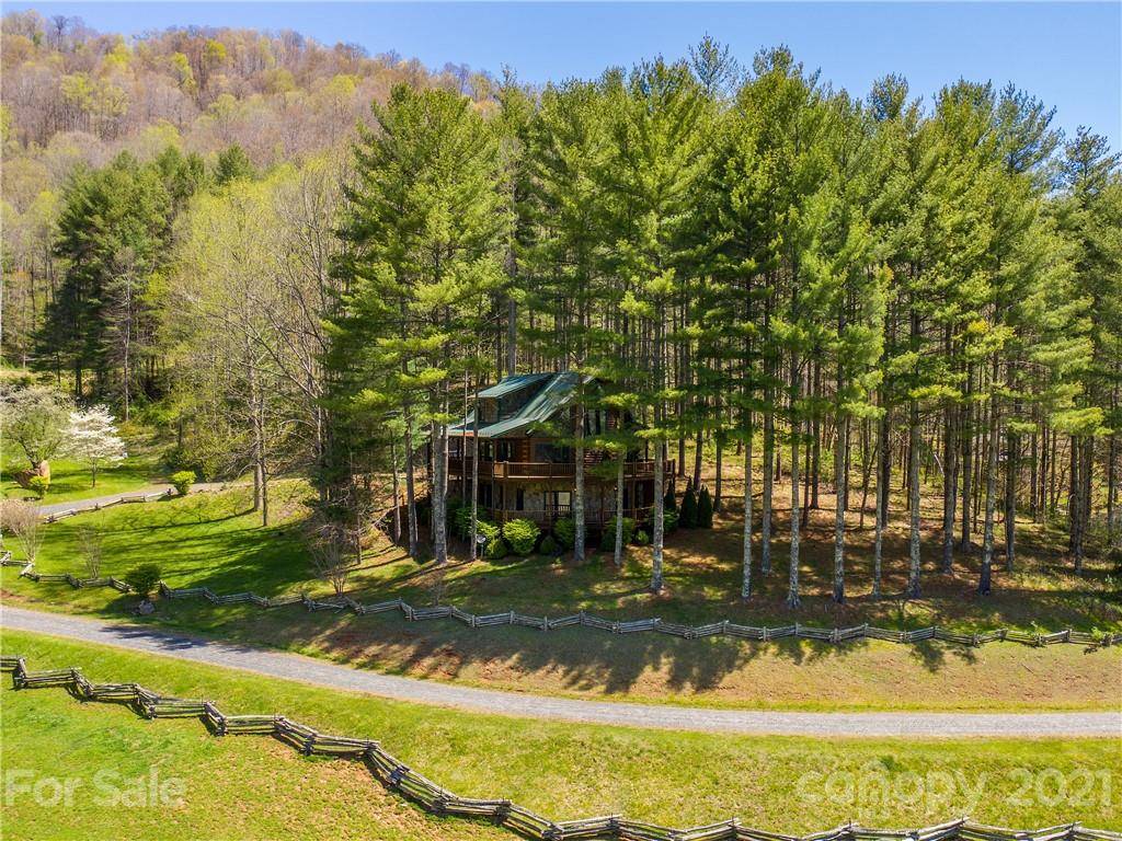 206 White Pine LN, Bakersville, NC 28705