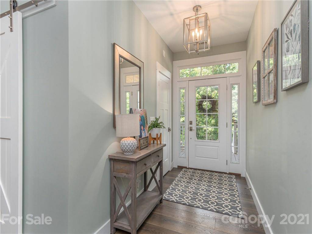 28 Calabrese LN, Candler, NC 28715