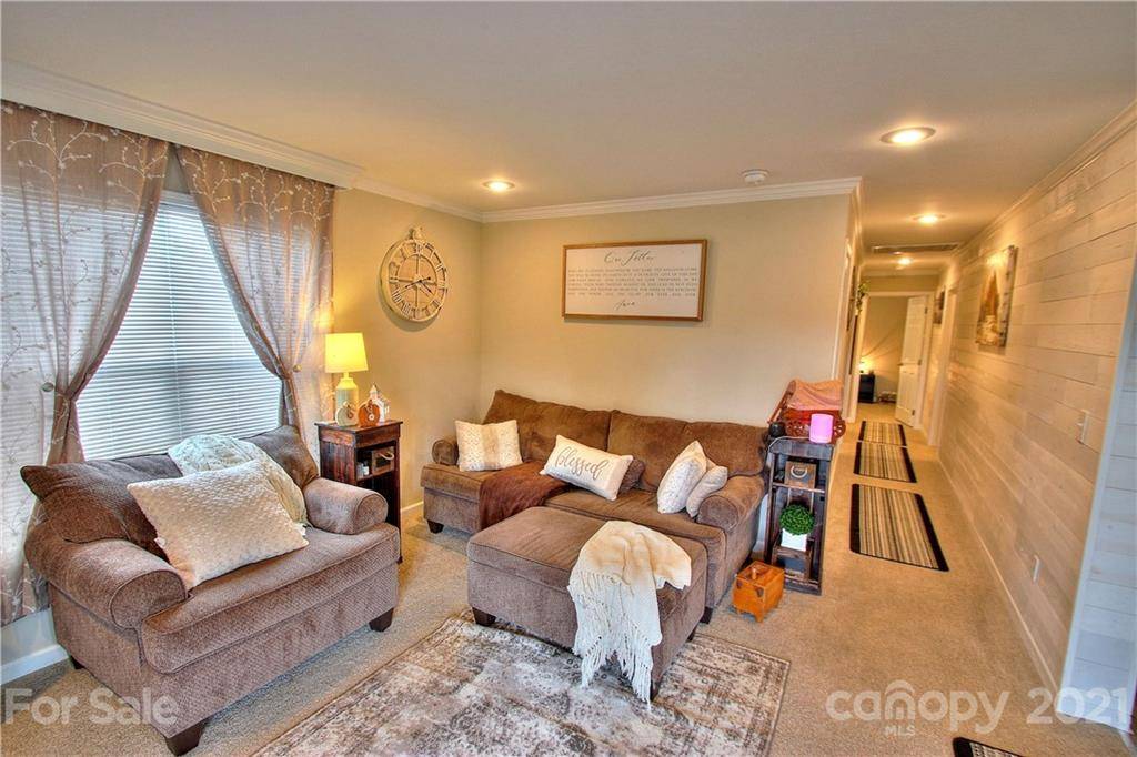 43 Janie DR, Clyde, NC 28721