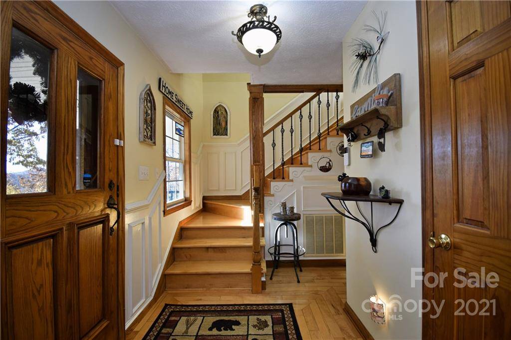 544 Algonquin DR, Boone, NC 28607