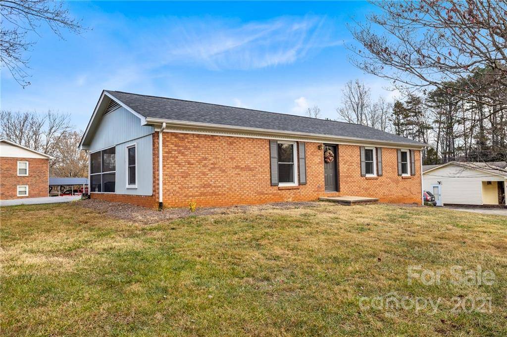 1576 Eastover DR NW, Conover, NC 28613