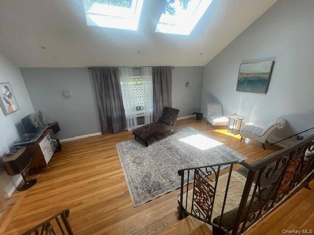 15 Captains RD, North Woodmere, NY 11581