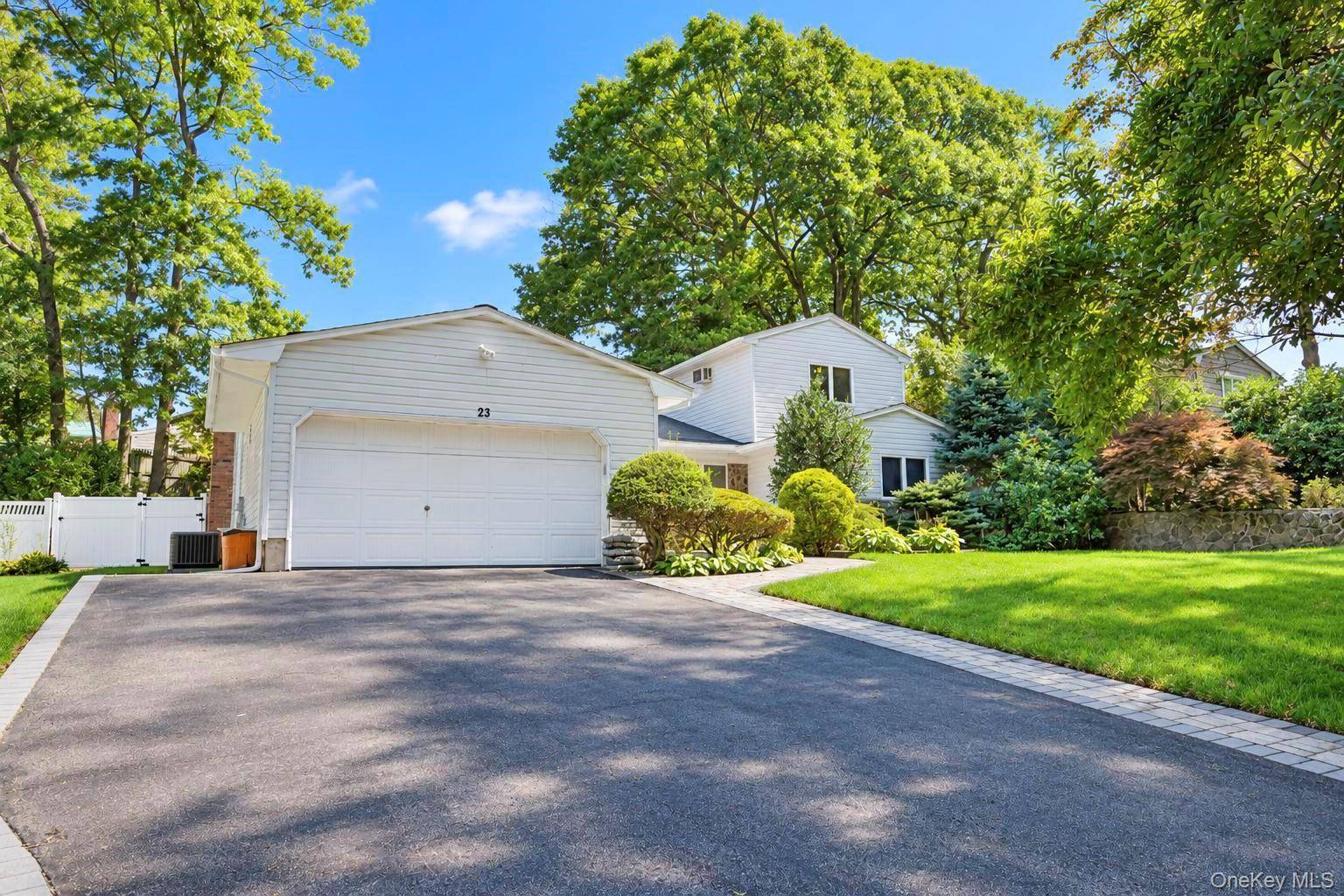 23 Pimlico DR, Commack, NY 11725
