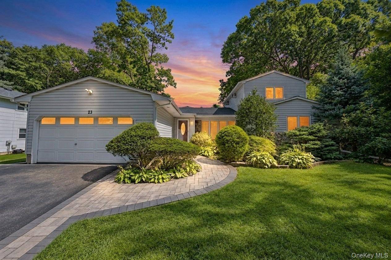 23 Pimlico DR, Commack, NY 11725