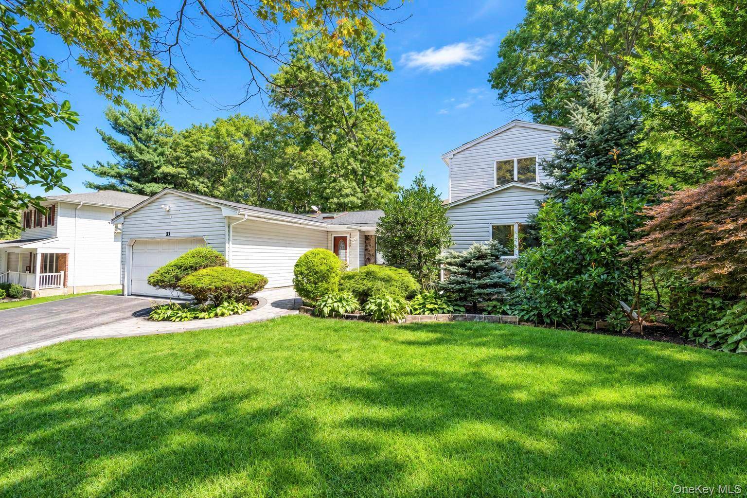 23 Pimlico DR, Commack, NY 11725