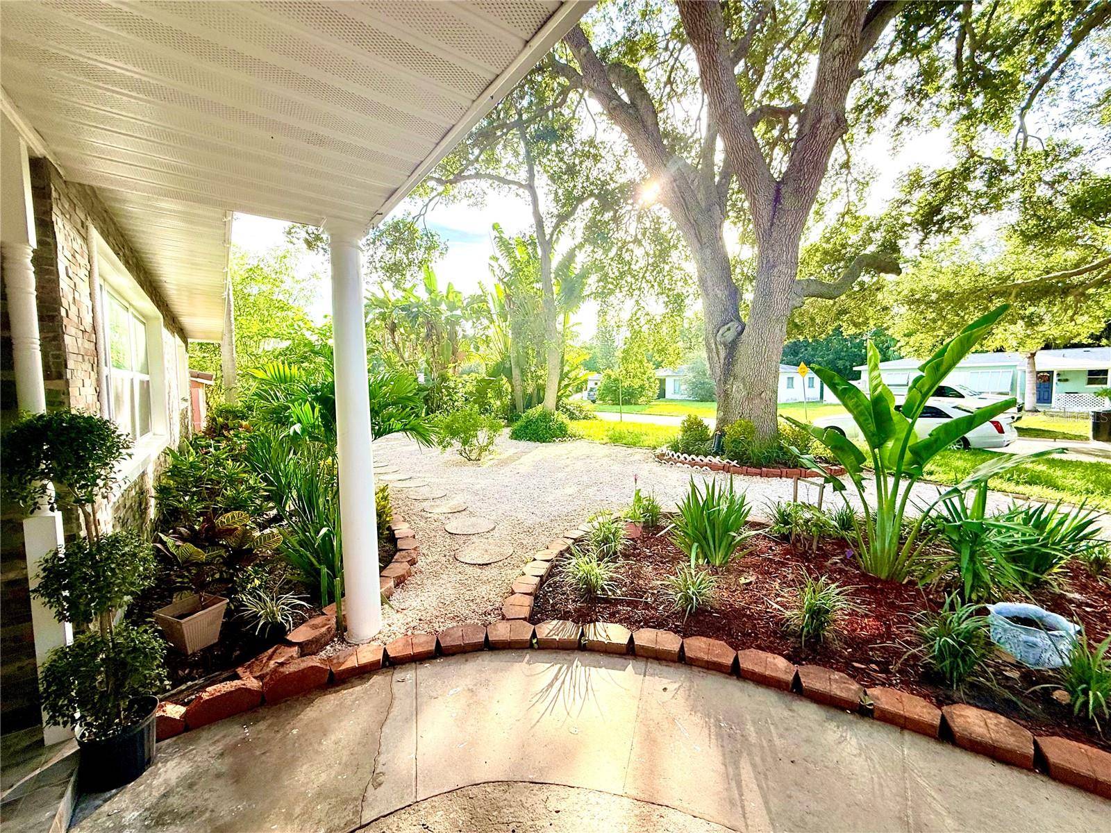1557 ROBINSON DR N, St Petersburg, FL 33710