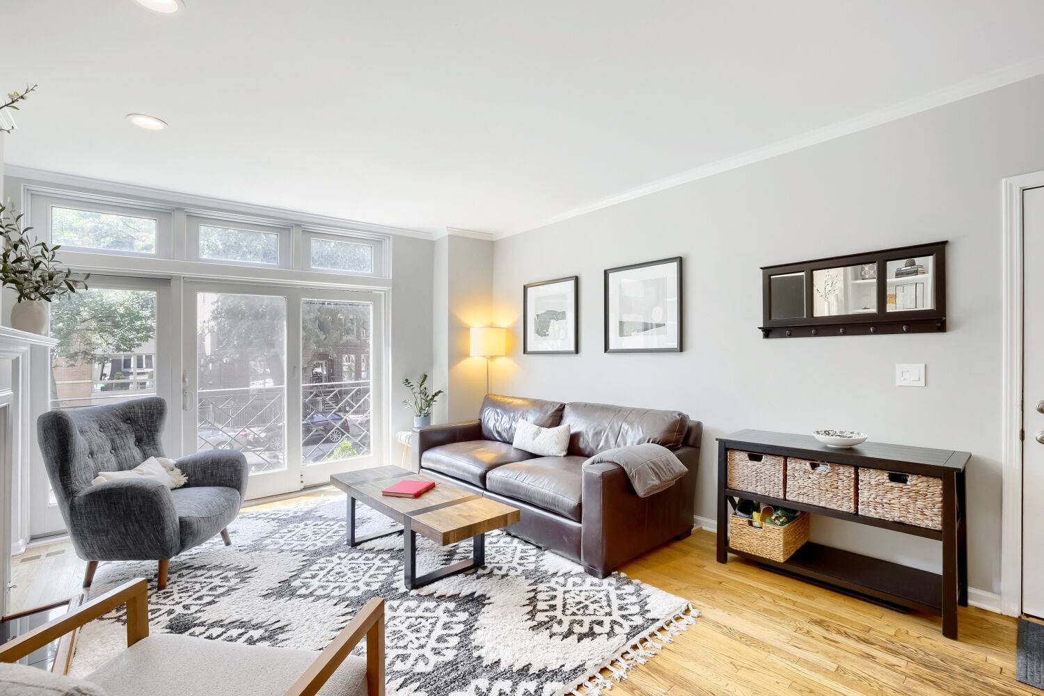 932 W George ST #1, Chicago, IL 60657