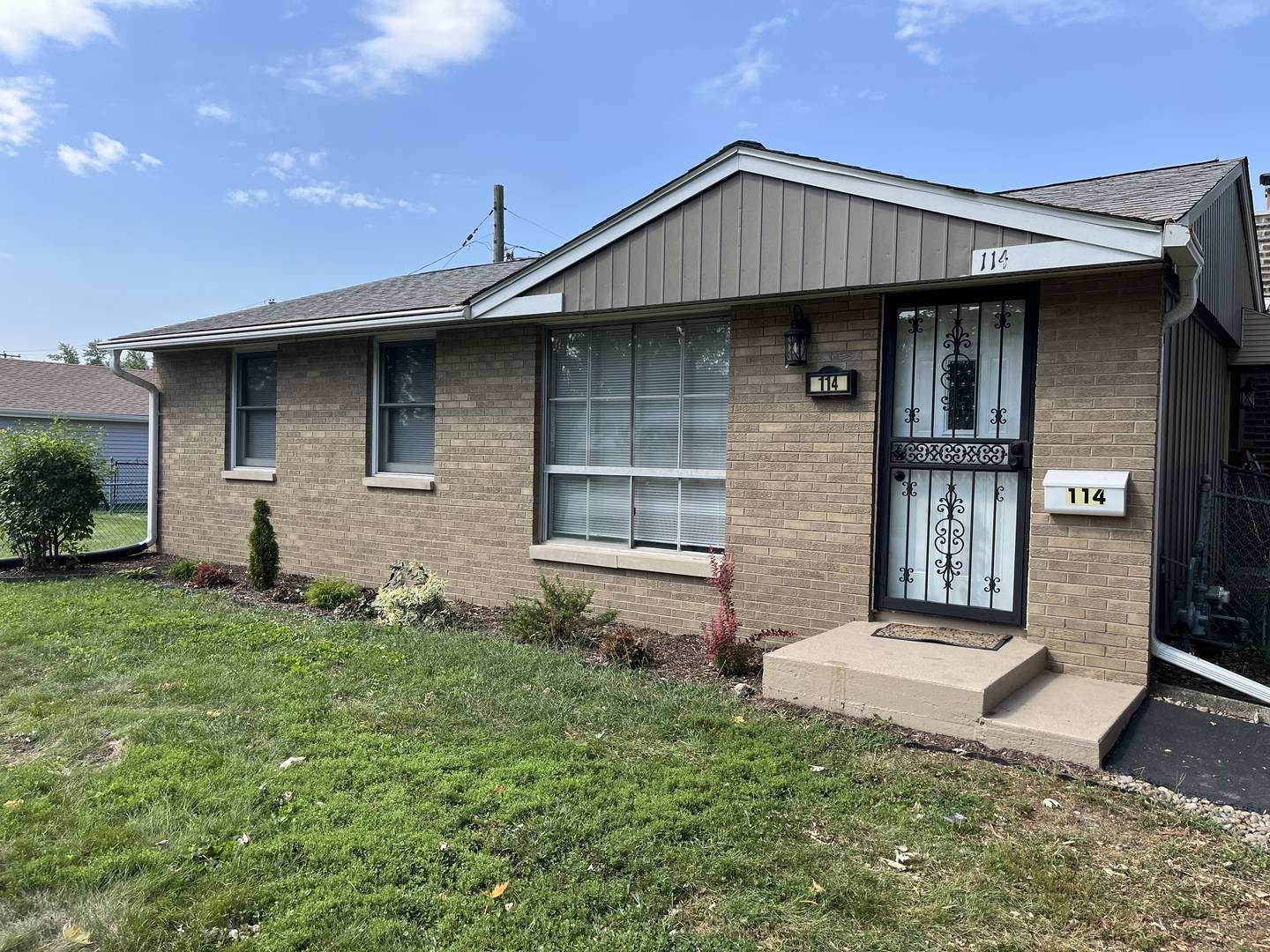 114 S Willow LN, Glenwood, IL 60425