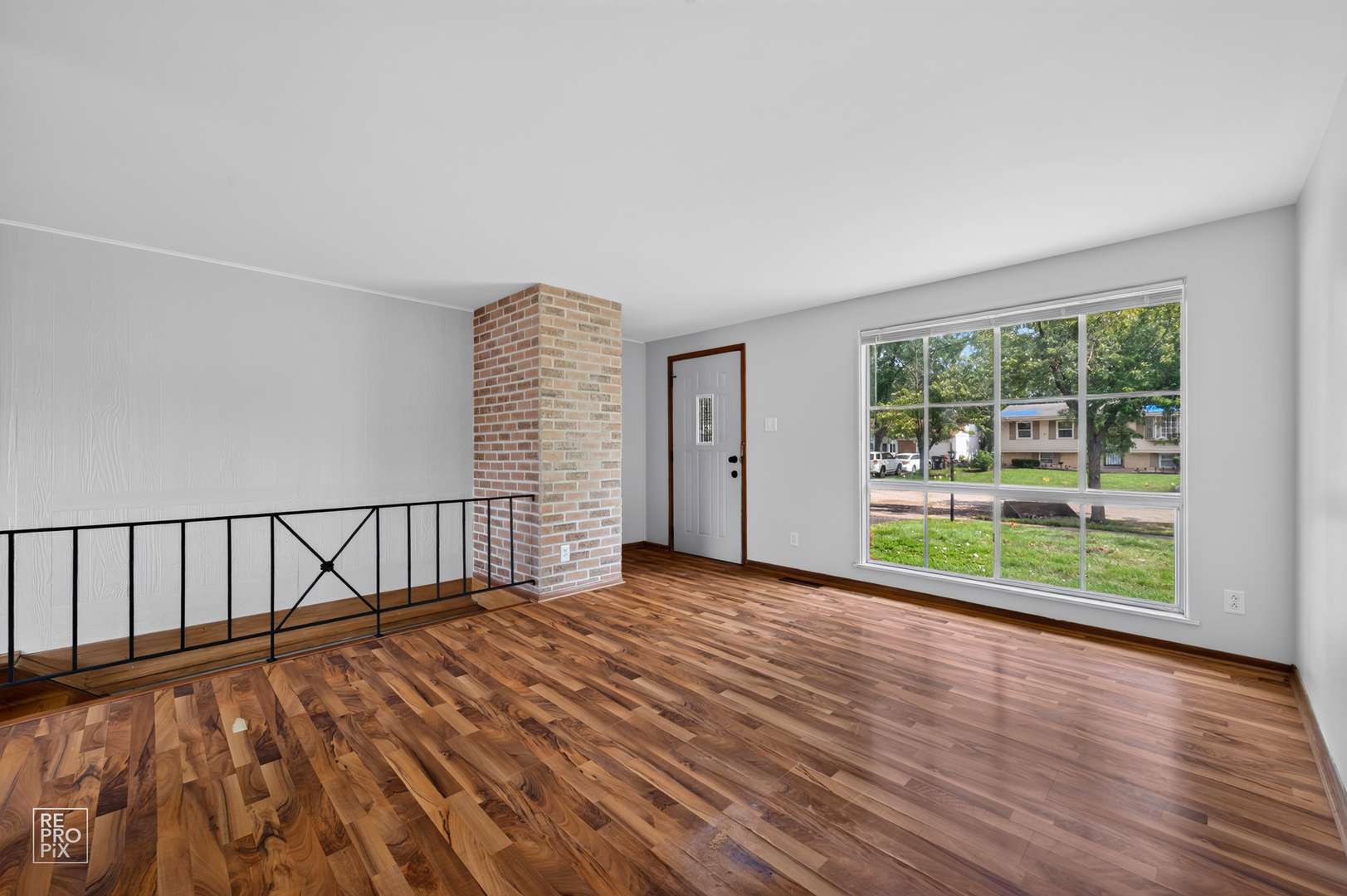 114 S Willow LN, Glenwood, IL 60425