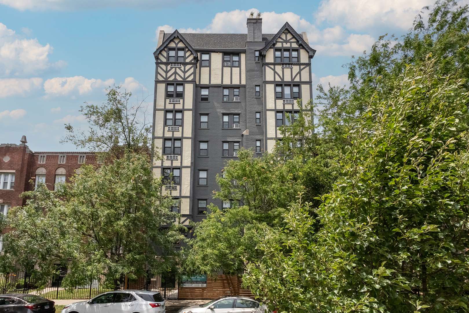 5718 N Winthrop AVE #708, Chicago, IL 60660