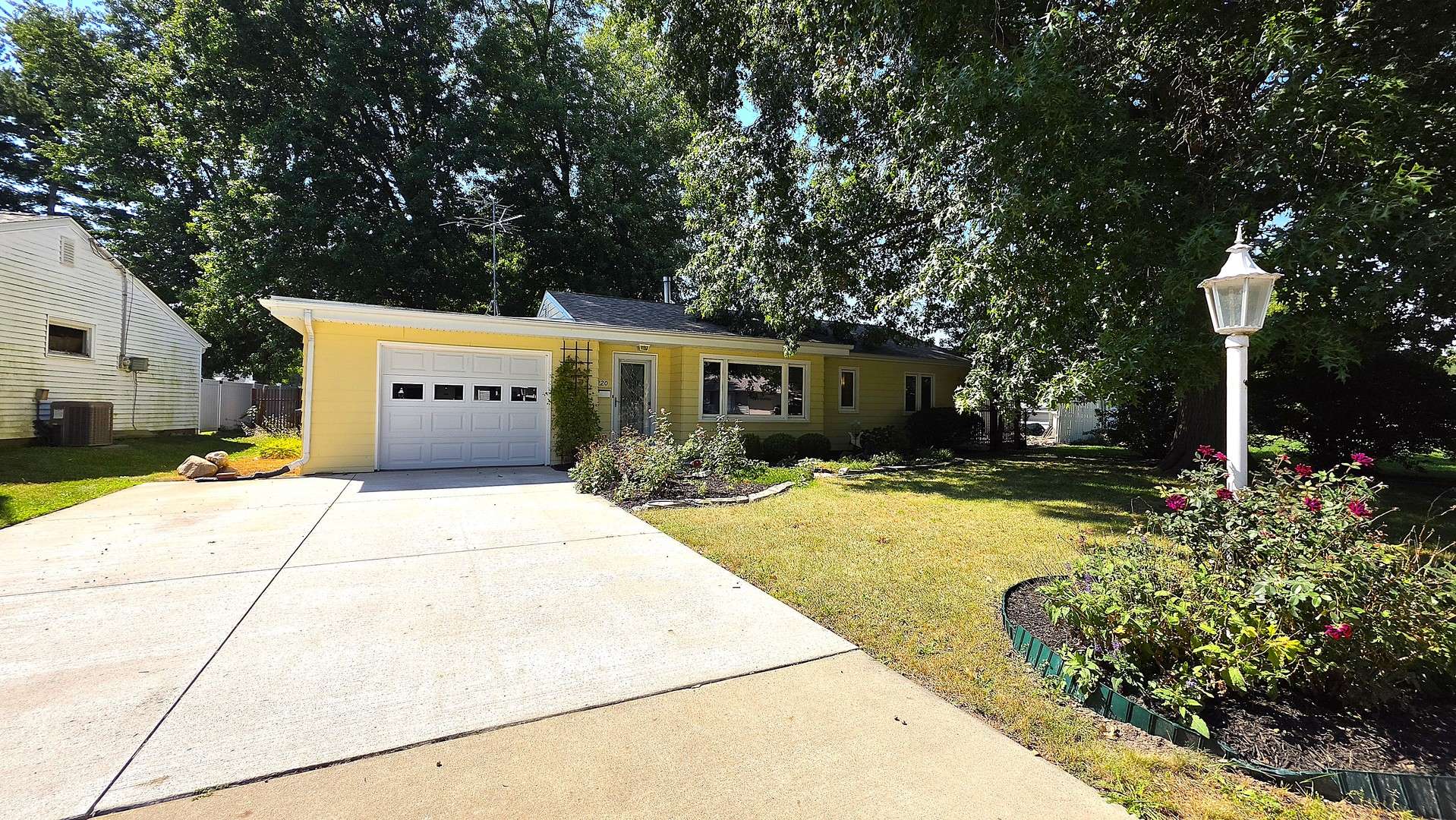 1220 16th ST, Bettendorf, IA 52722
