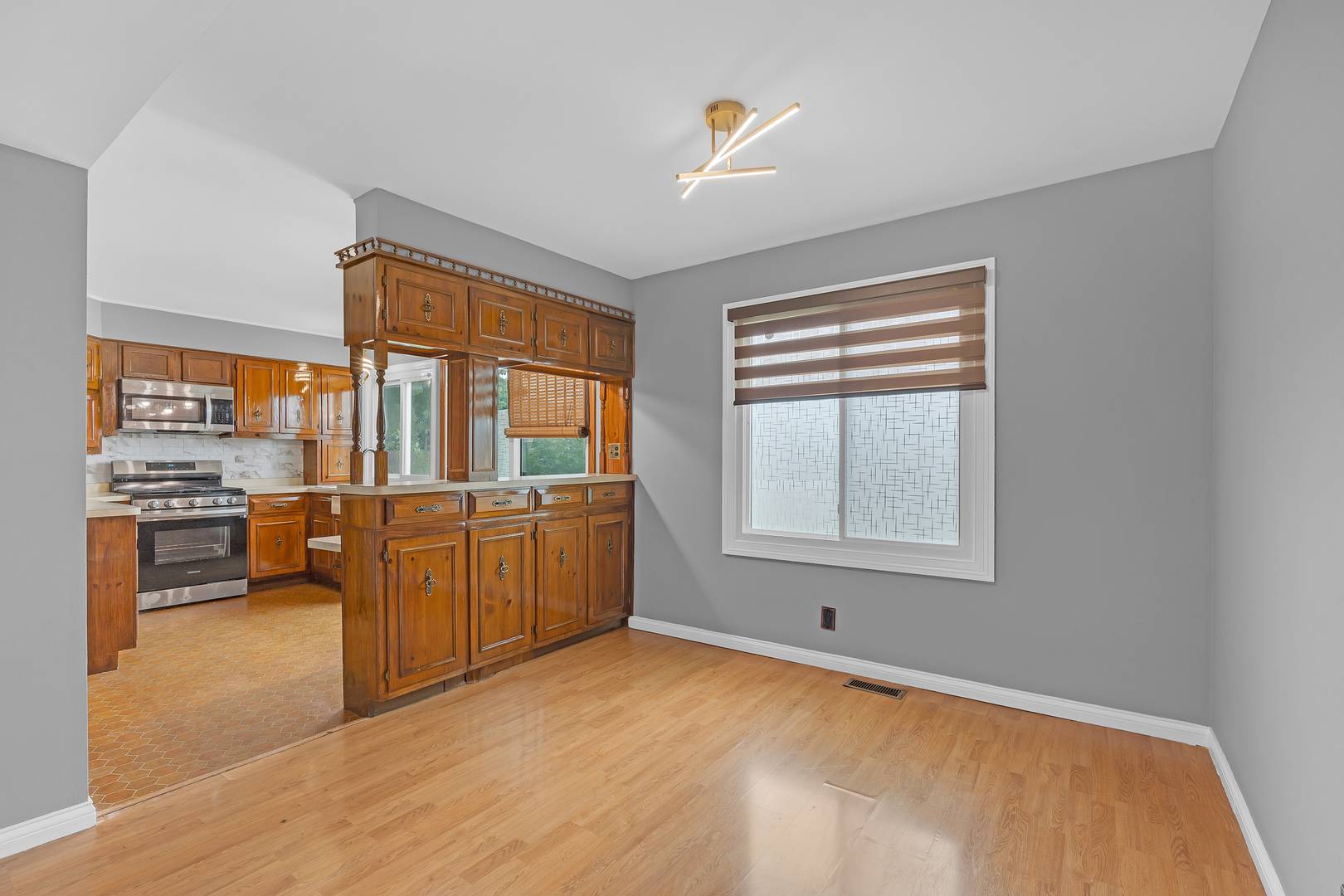 414 Gainsborough CT, Bolingbrook, IL 60440