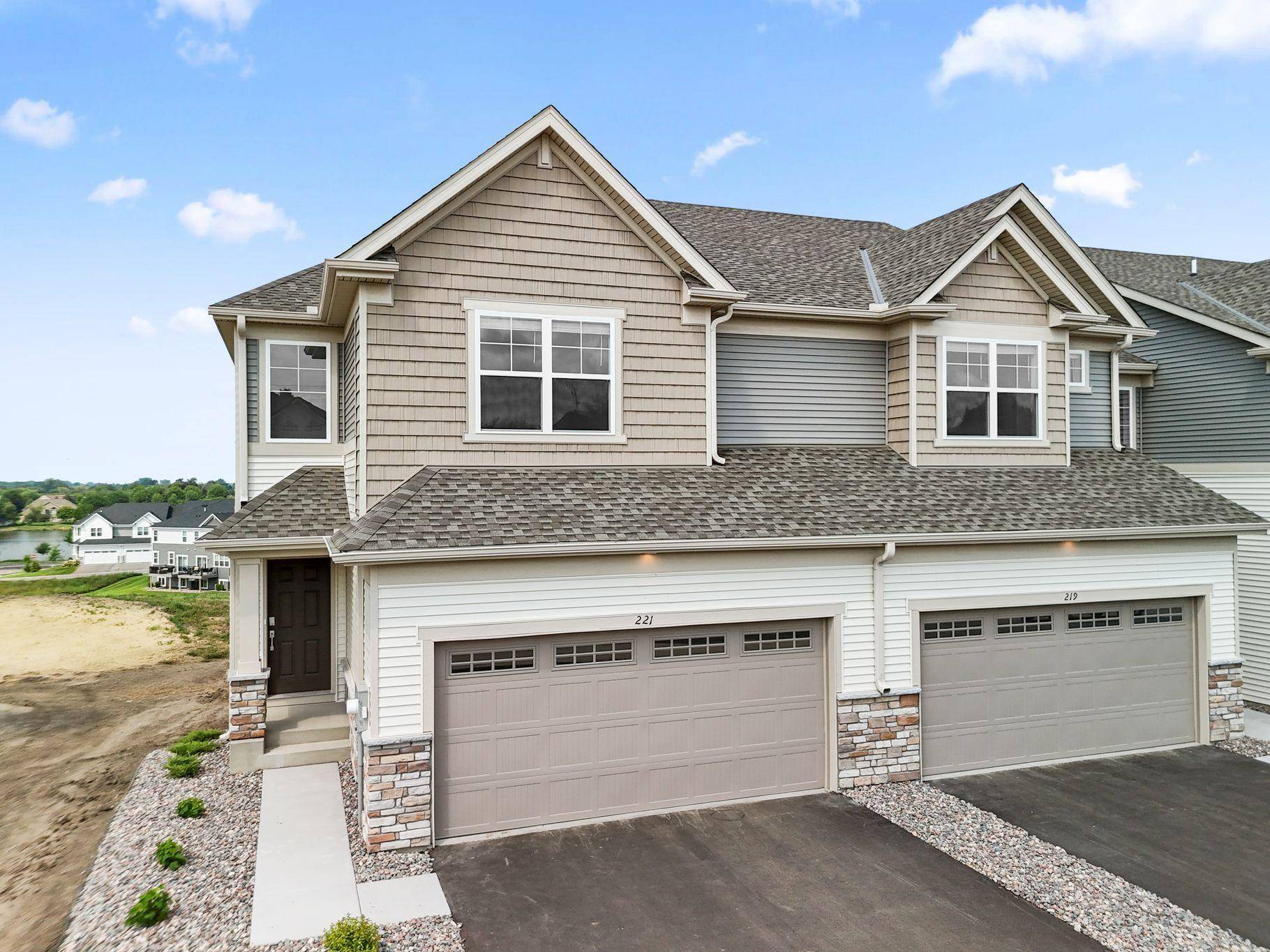 221 Huntington DR, Waconia, MN 55387