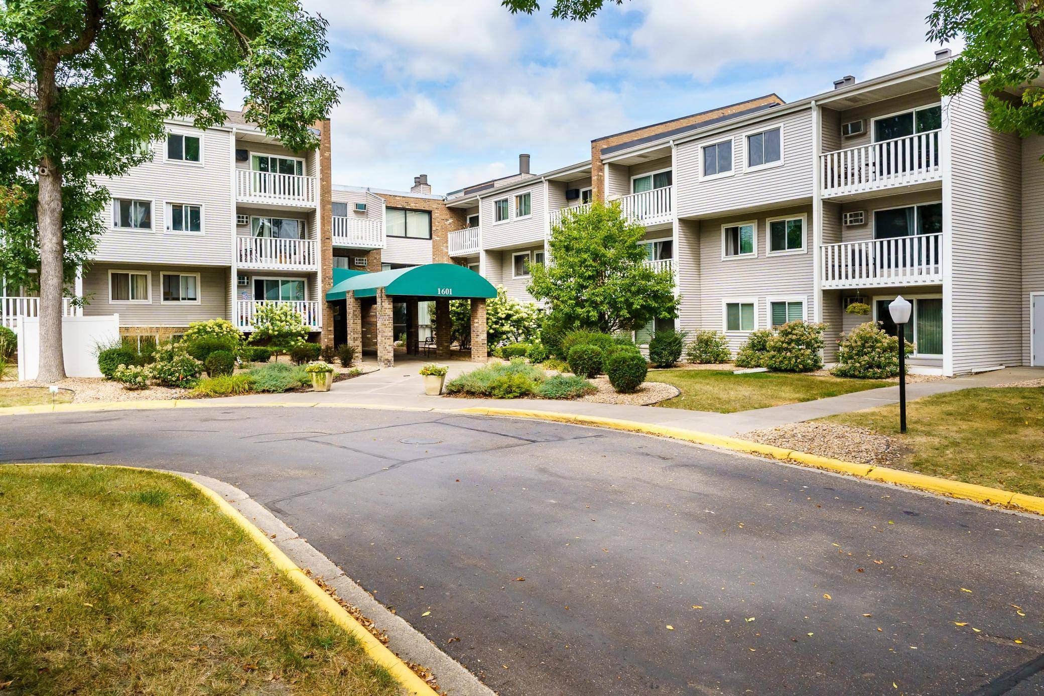 1601 N Innsbruck DR #373NE, Fridley, MN 55432