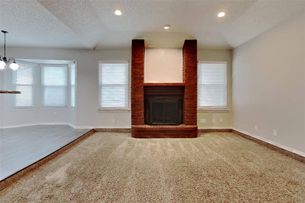 5402 Summit Peak Drive, Arlington, TX 76017