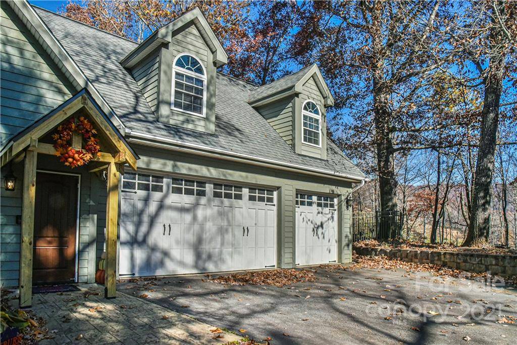 50 Vintage RD, Candler, NC 28715
