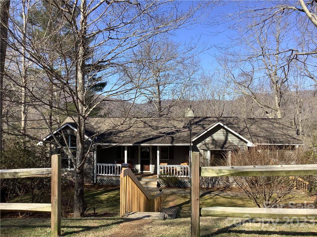 46 Foxridge DR, Fletcher, NC 28732