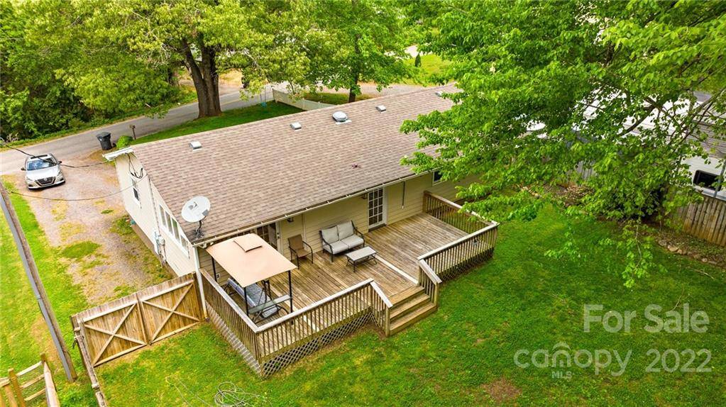 313 Willis RD, Dallas, NC 28034