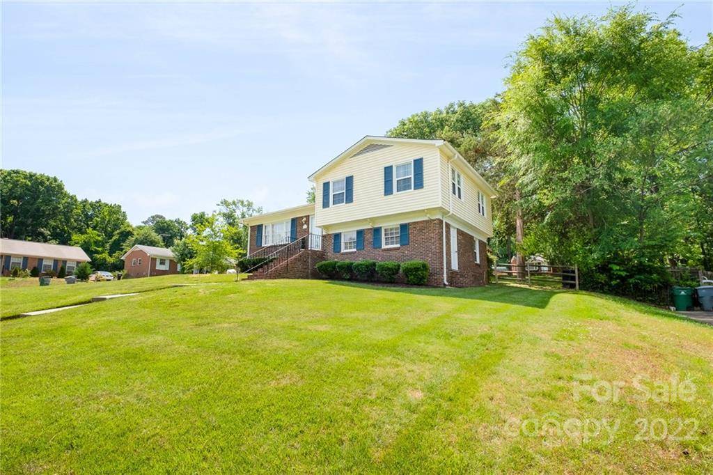 6740 Cedar Springs RD, Charlotte, NC 28212