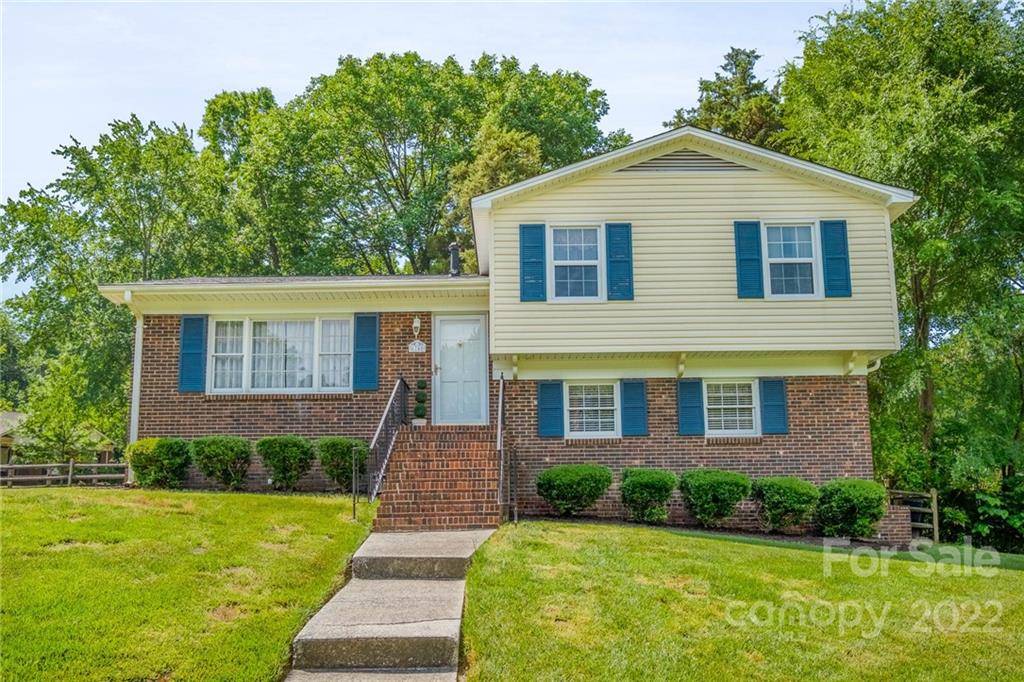 6740 Cedar Springs RD, Charlotte, NC 28212