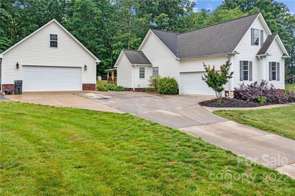 1035 Miss Daisy LN, Kannapolis, NC 28083