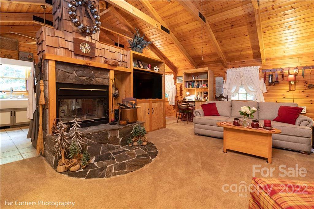 346 Suntrace CIR, Cullowhee, NC 28723