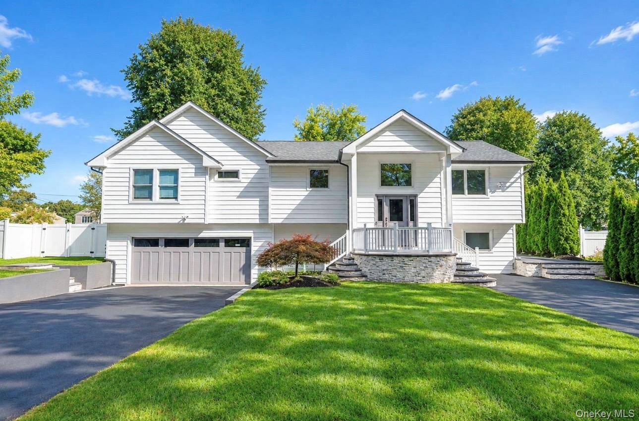 15 Dillon DR, Dix Hills, NY 11746