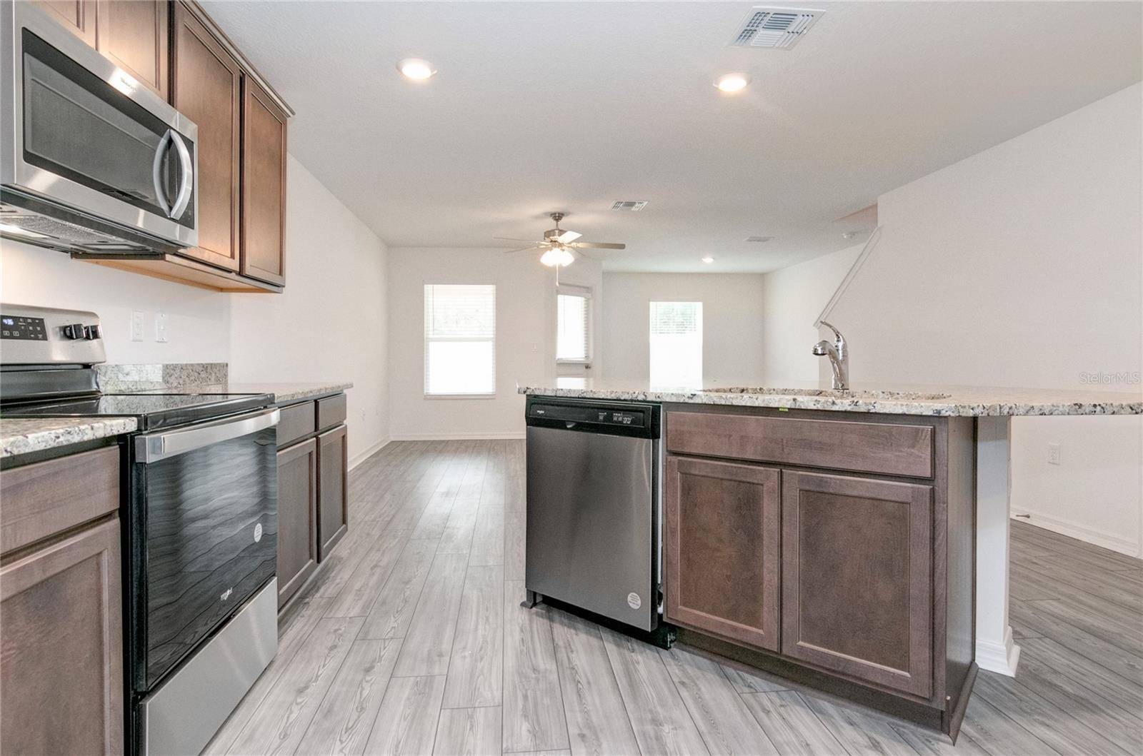 1589 WYNFORD CIR, Tavares, FL 32778