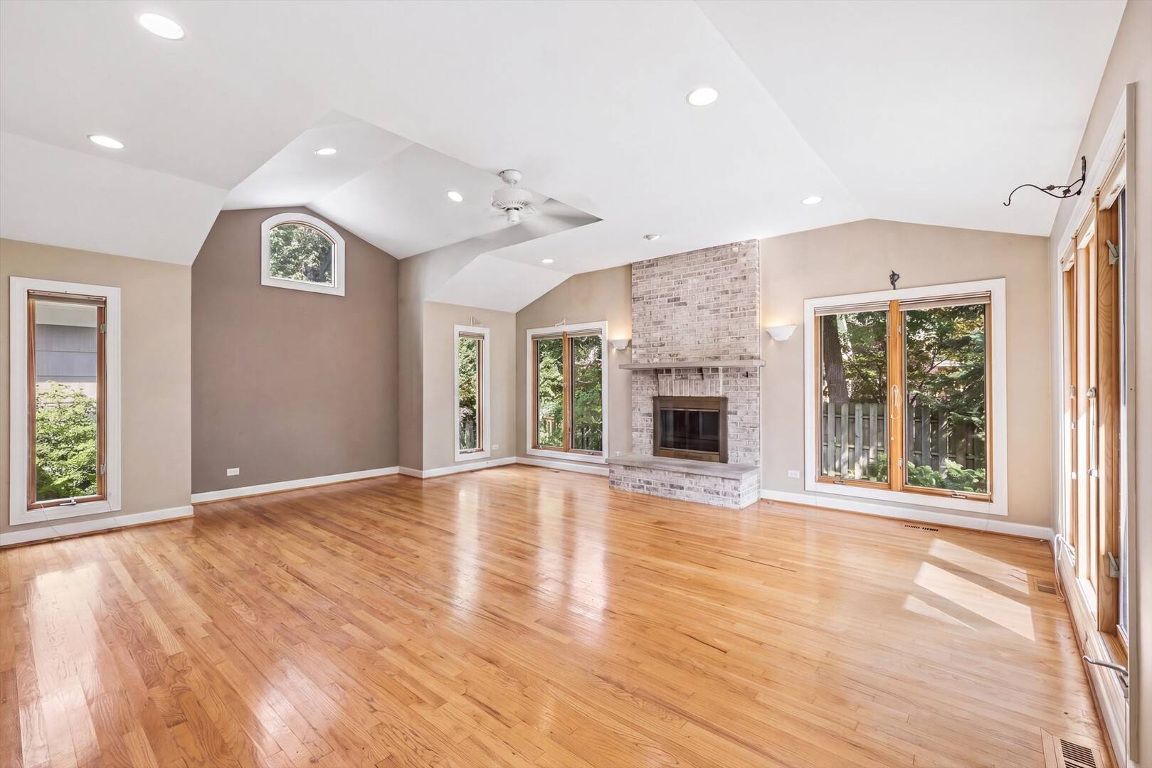 309 Forest Knoll RD, Lake Bluff, IL 60044