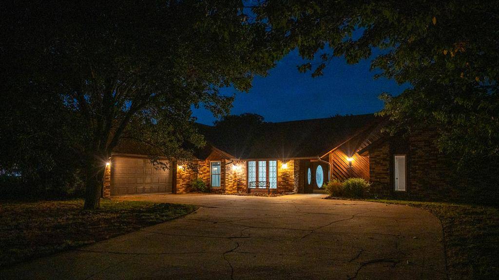 321 Grissom DR, Elk City, OK 73644