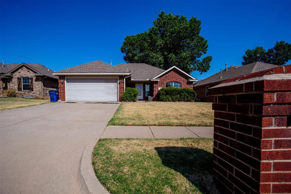 516 S Castle Ridge LN, Mustang, OK 73064